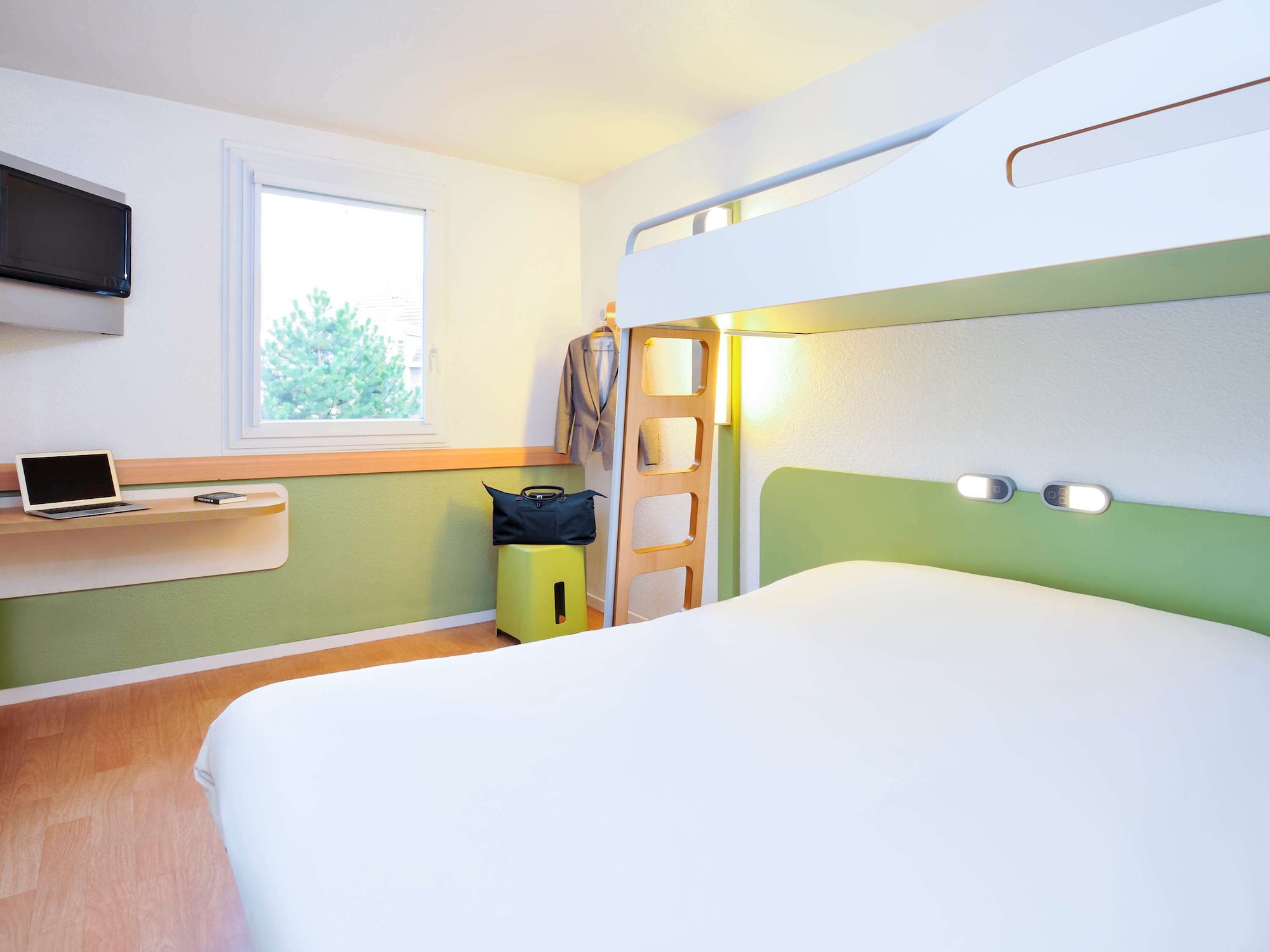ROOM, DOUBLE BED