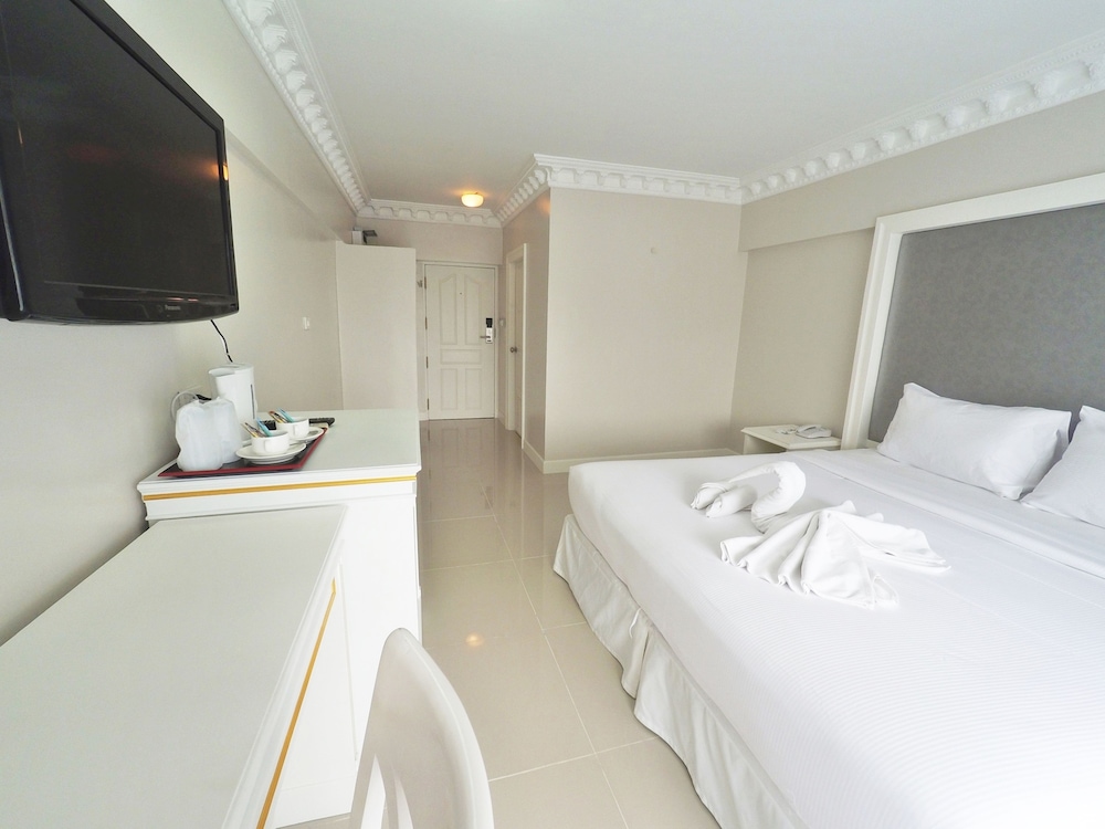 Romance Hotel Sukhumvit 97 30/58