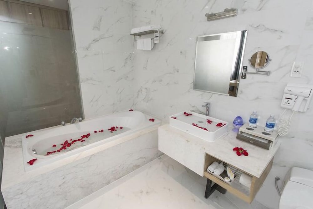 Adora Mira Hotel (formerly Ramada Encore By Wyndham Saigon D1) 47/50