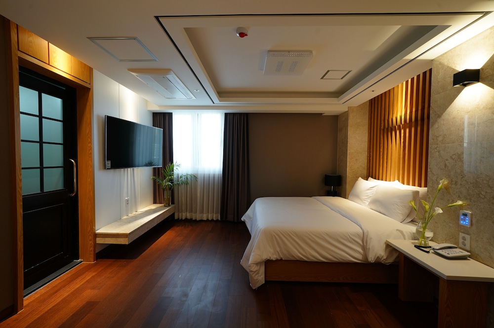 Bentley Hotel Chungjang 6/38