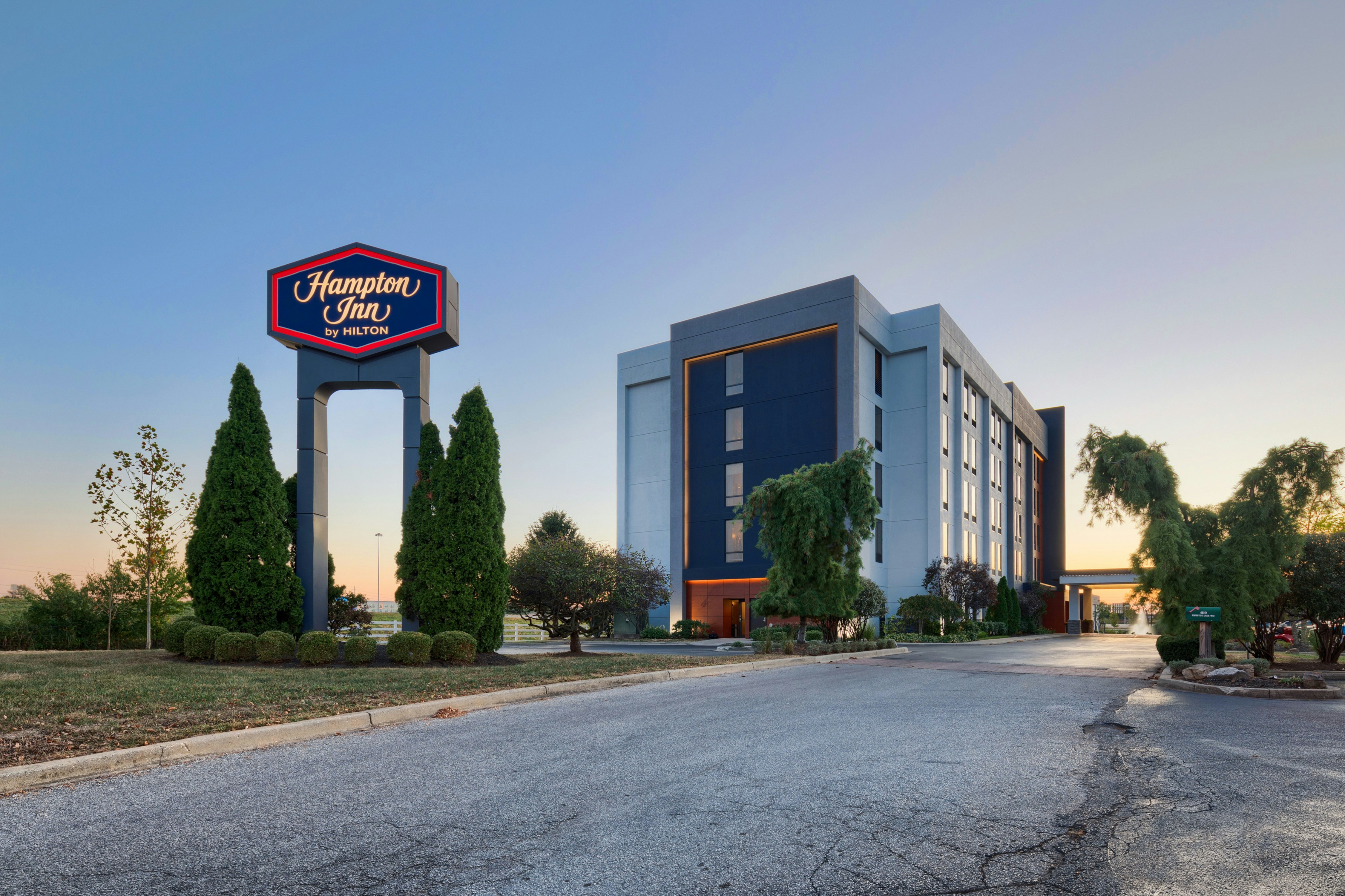 Hampton Inn Louisville-Northeast 15/22