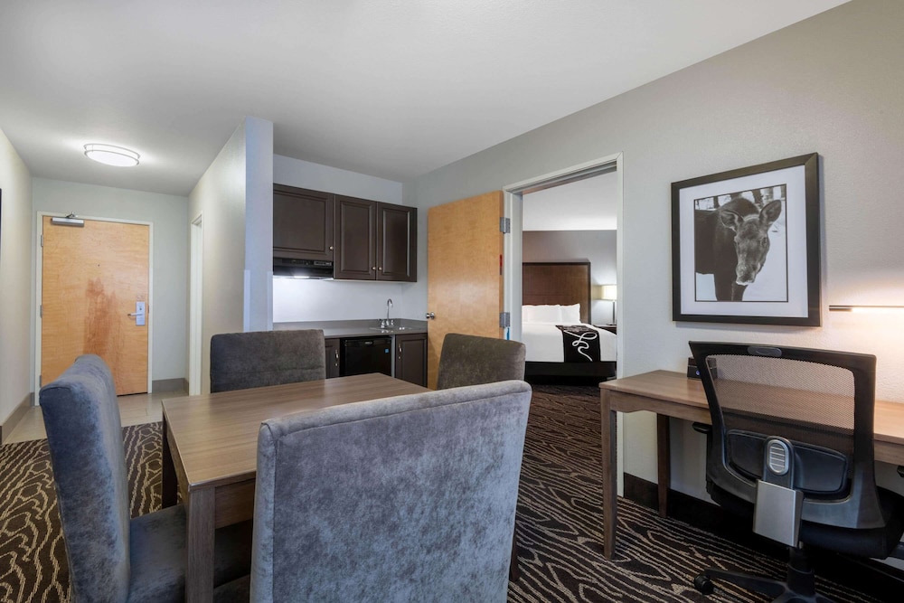 La Quinta Inn & Suites by Wyndham Fairbanks Airport 36/50