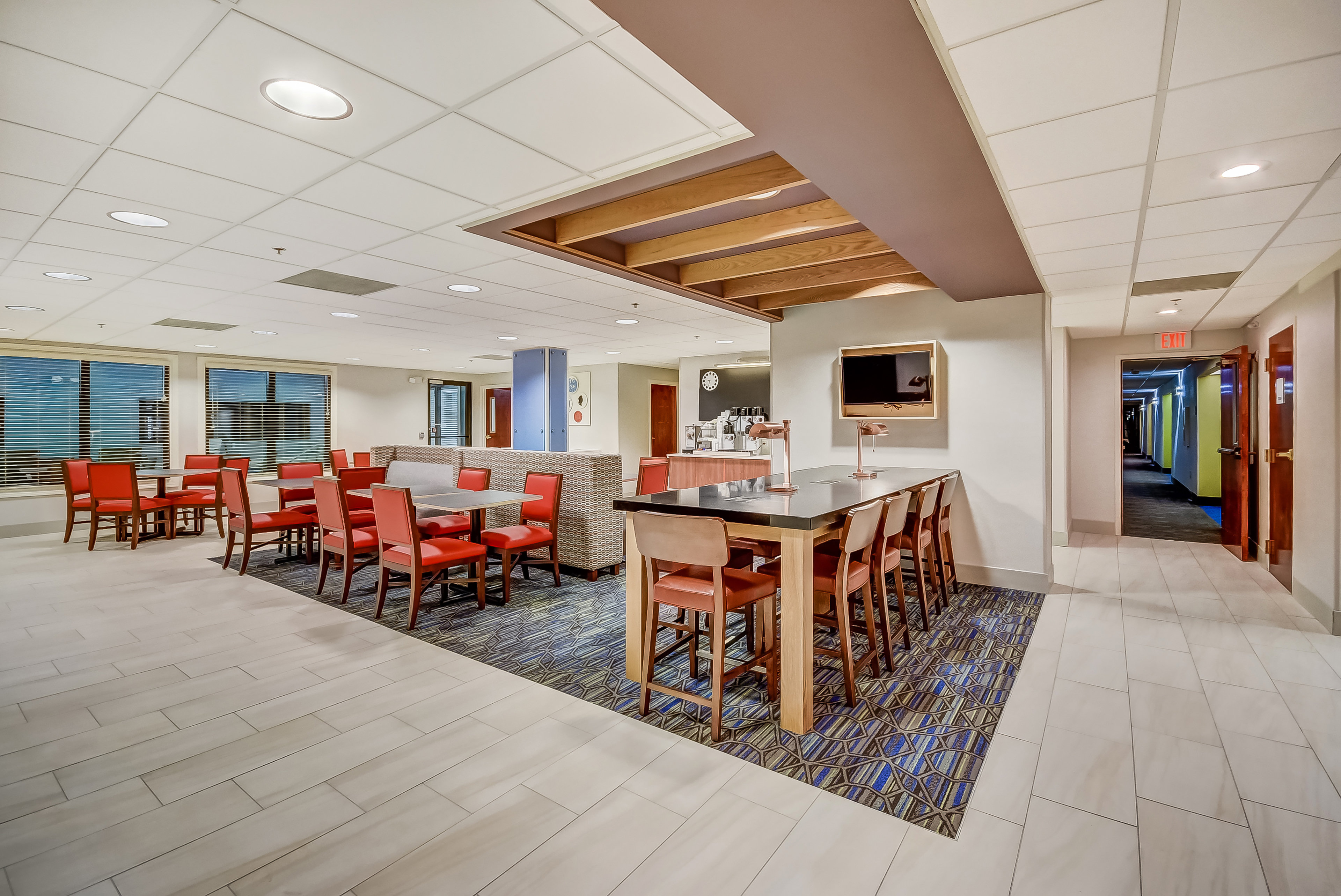 Holiday Inn Express Suites Greenville Airport 50/70