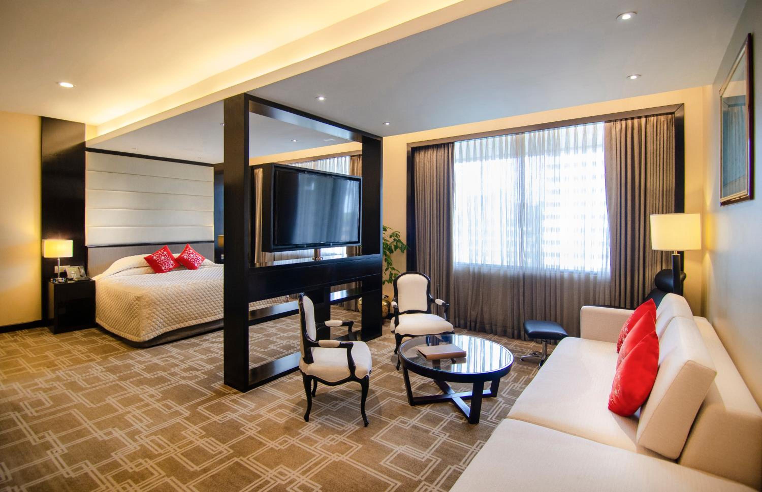 International, Suite, Queen Bed