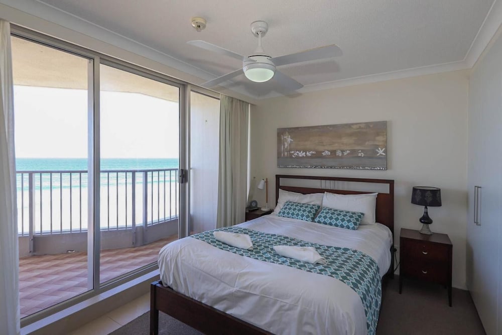 BEACHSIDE TOWER 8/64