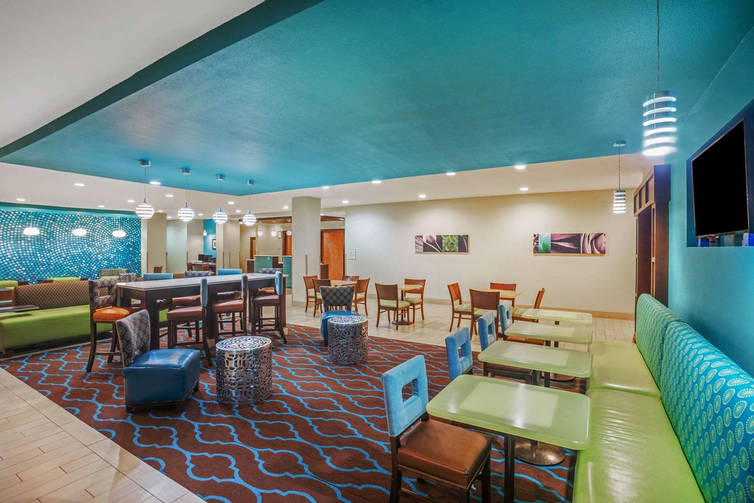 La Quinta Inn Suites Beeville 30/40