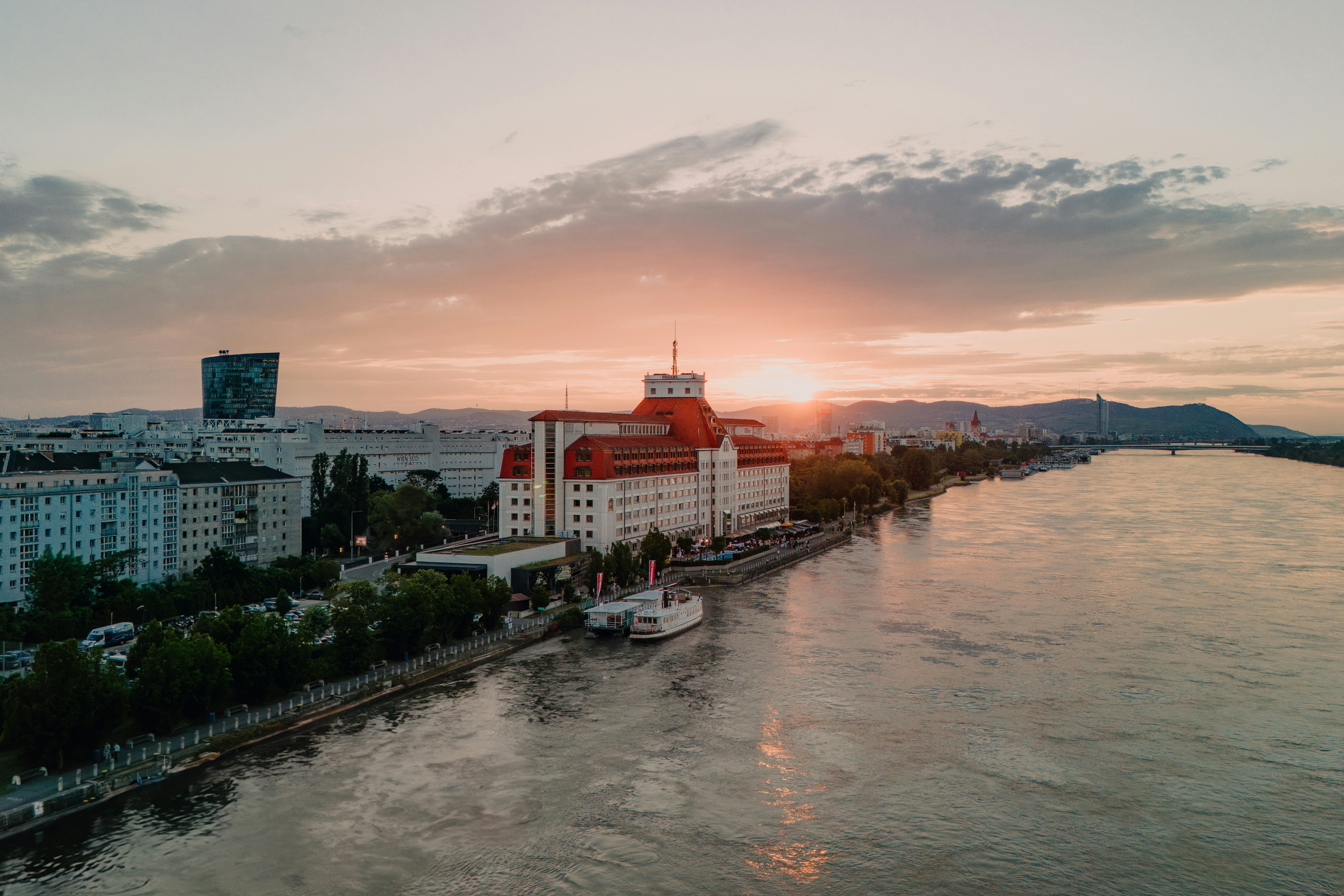 Hilton Vienna Danube Waterfront 83/87