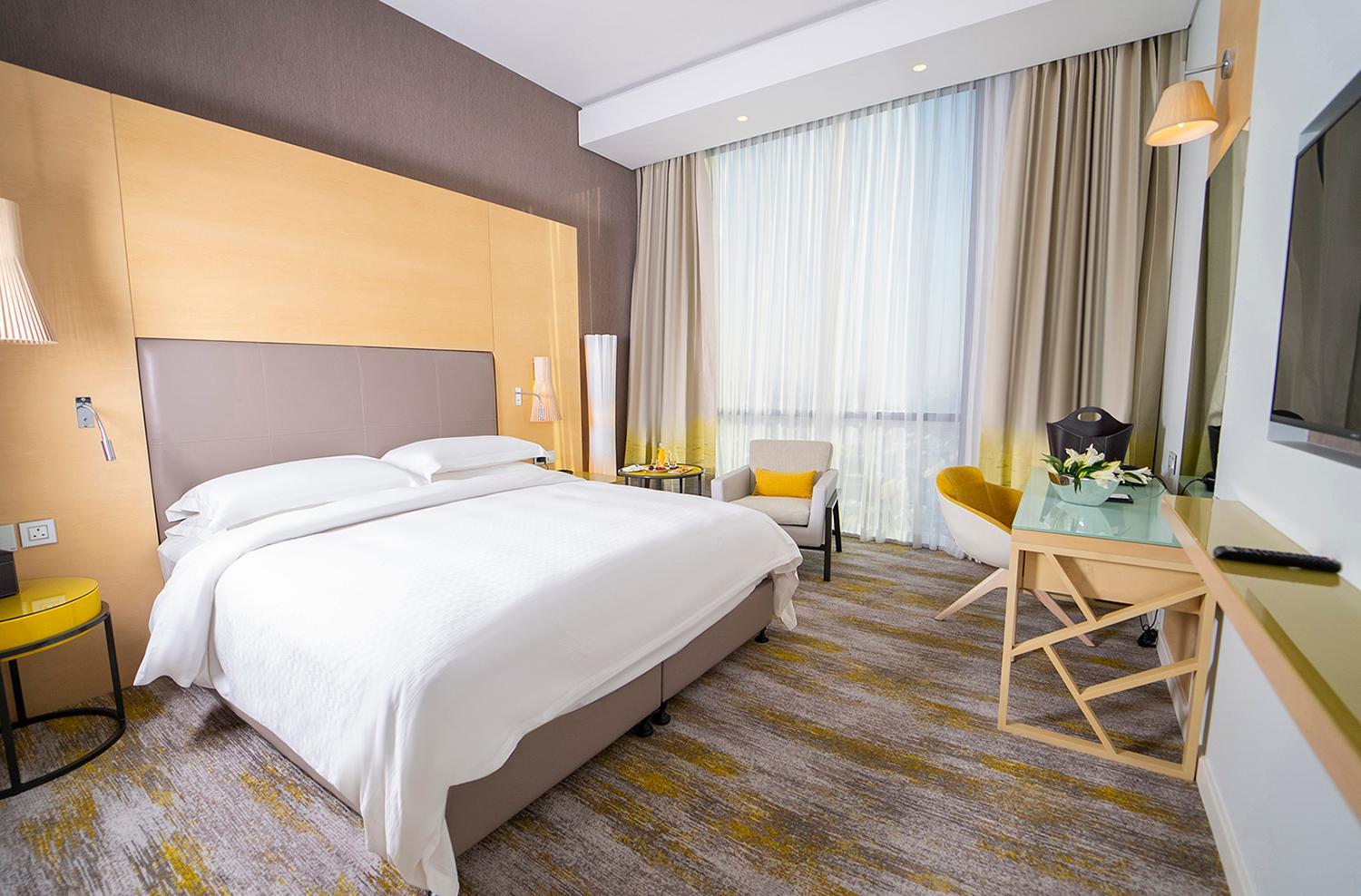 1 Bedroom, Club Rotana, Suite, King Bed, Sea View, Lounge Access