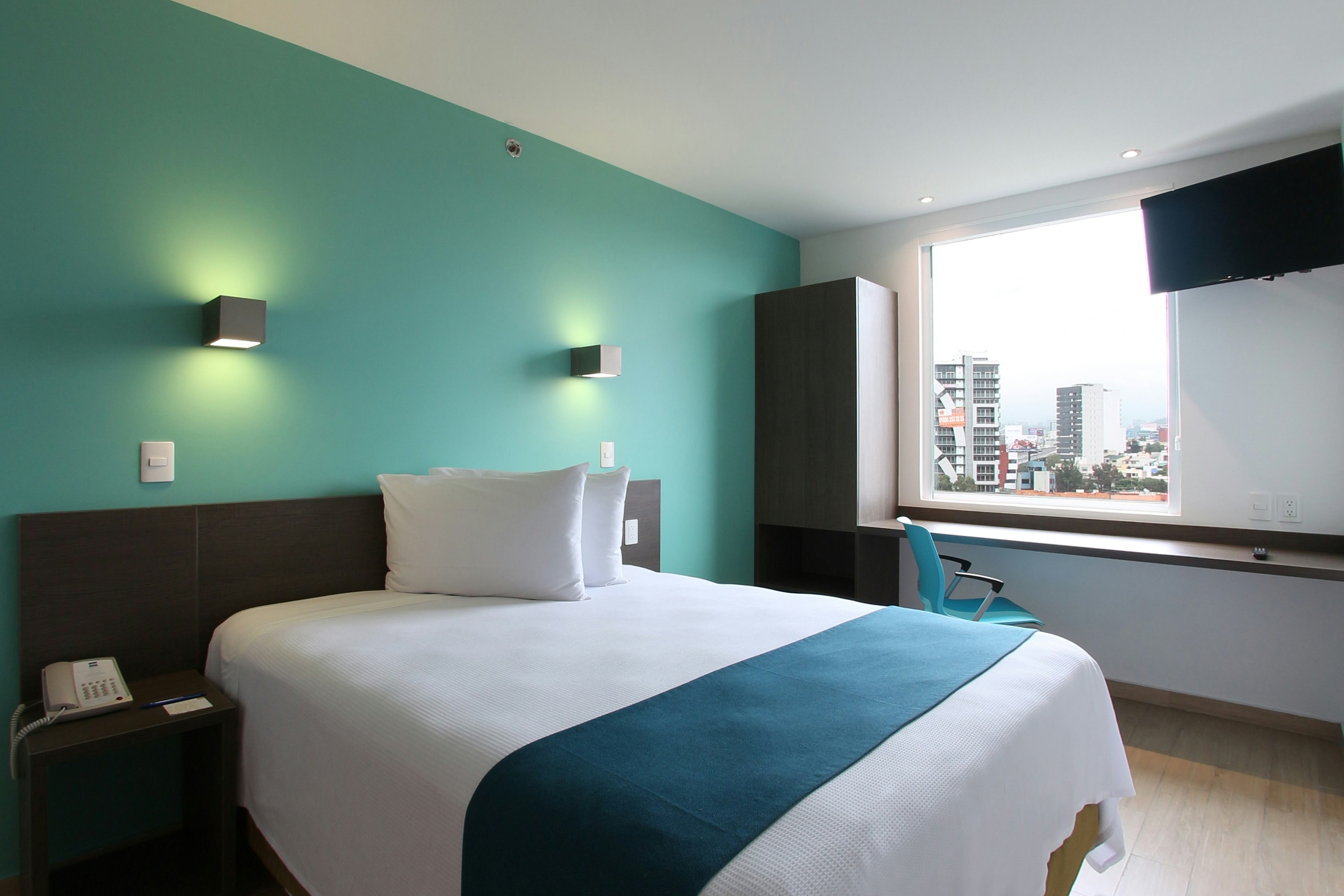 SUPERIOR, QUEEN BED