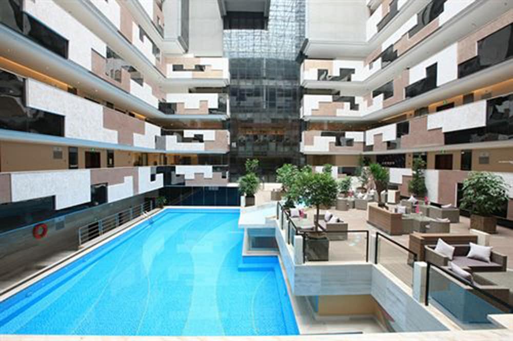 Avant-Garde Hotel 49/50