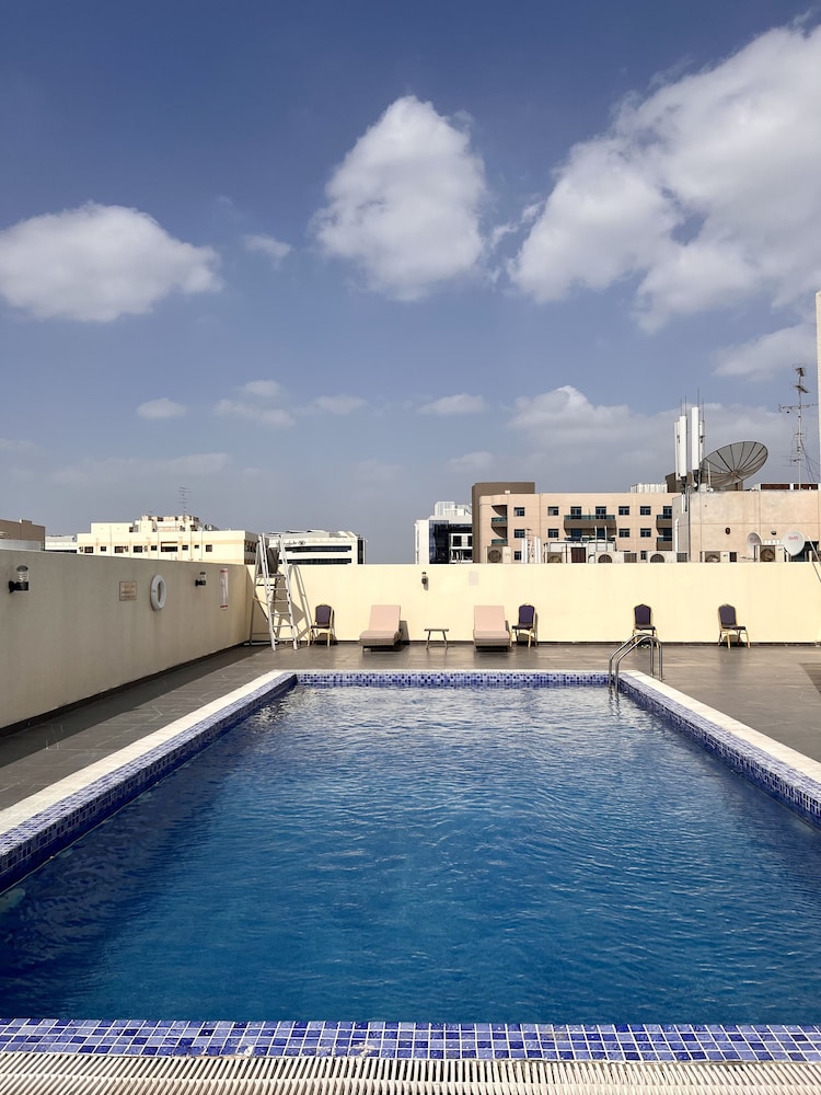 Raha Grand Hotel (ex Hive Hotel) 22/27