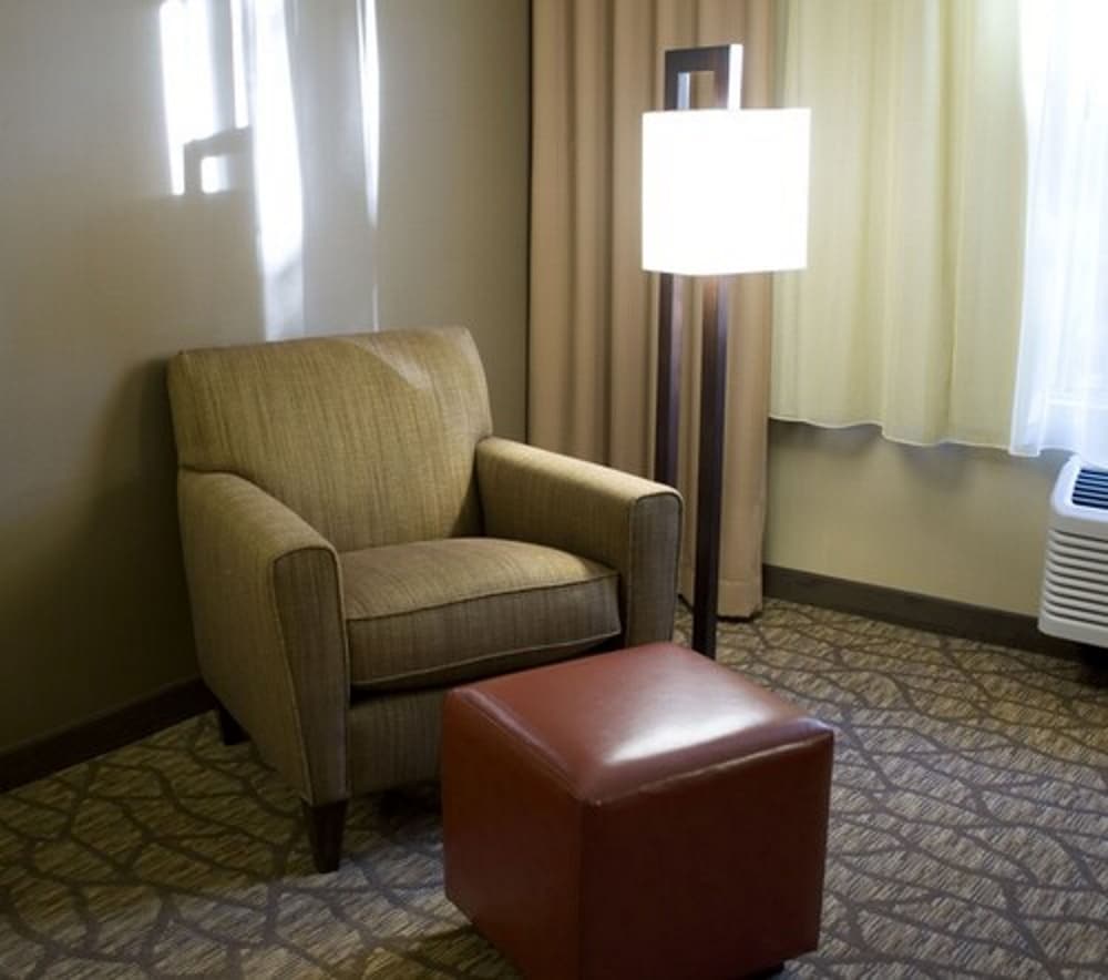 Airtel Plaza Hotel and Conference Center 38/62
