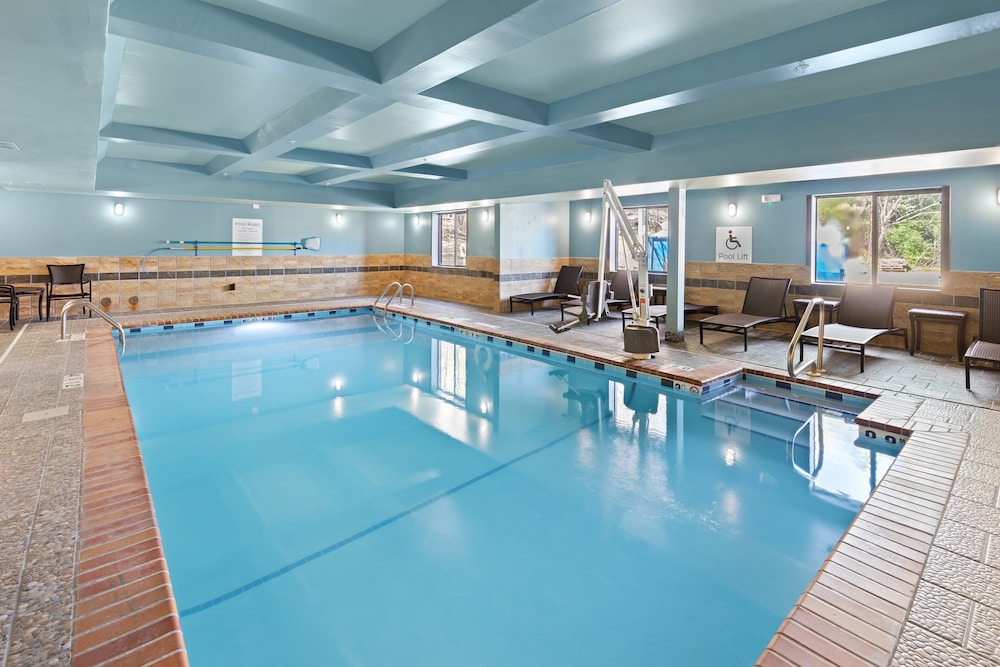Holiday Inn Express & Suites Birmingham - Inverness 280, an IHG Hotel 38/74