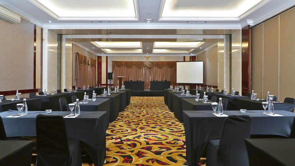 The Grantage Hotel and Sky Lounge 41/50