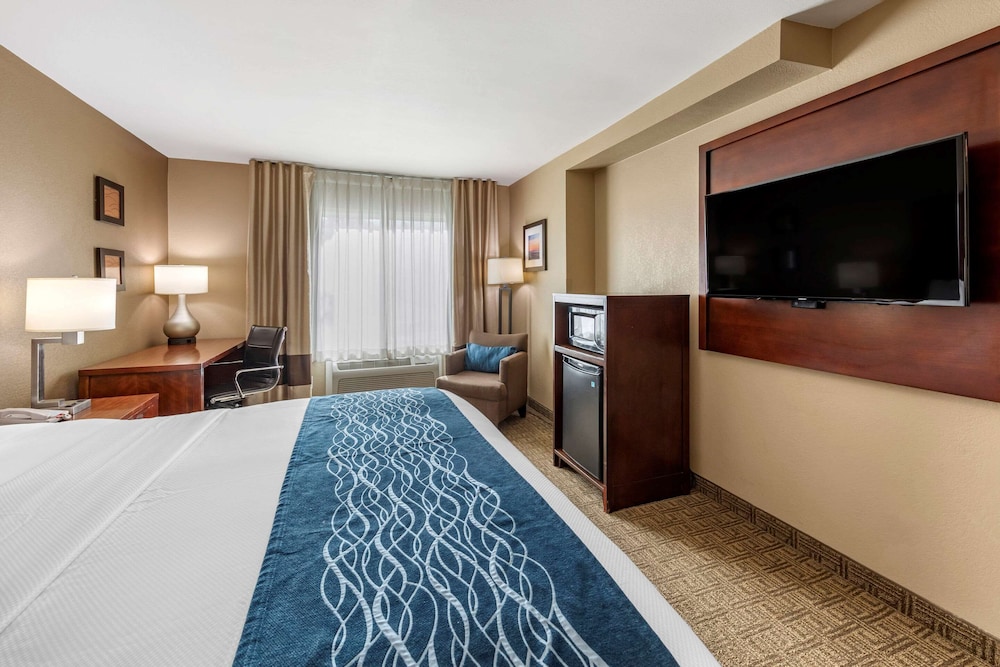 Comfort Inn & Suites Ventura Beach 3/17
