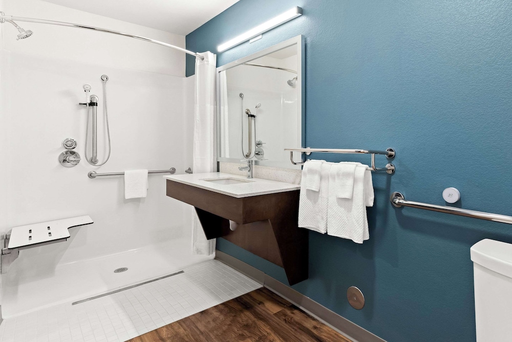 WoodSpring Suites Denver Commerce City 17/20
