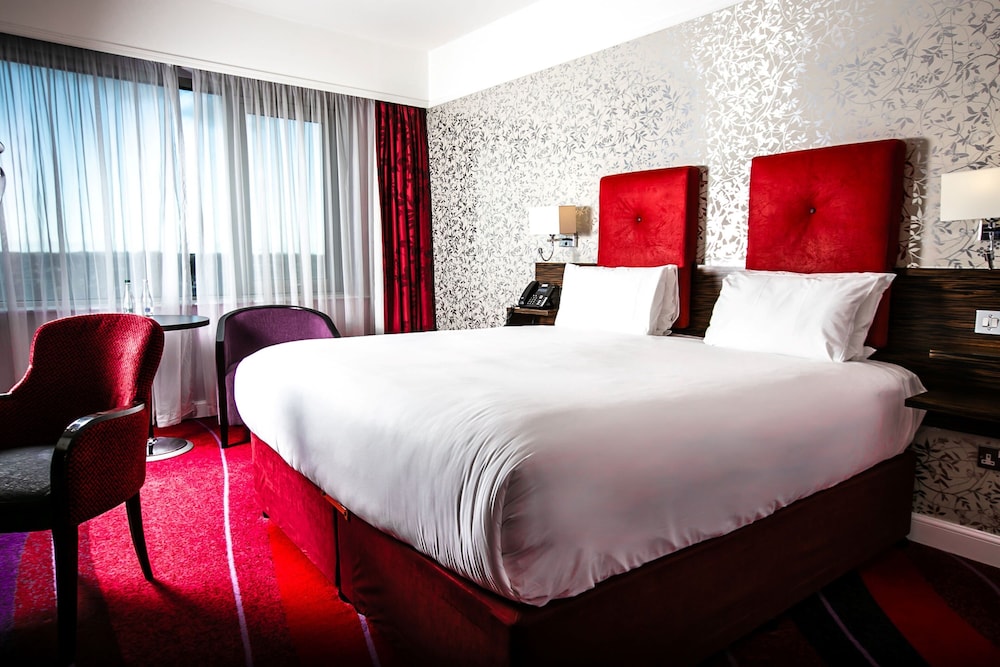 CROWNE PLAZA BLANCHARDSTOWN 26/76