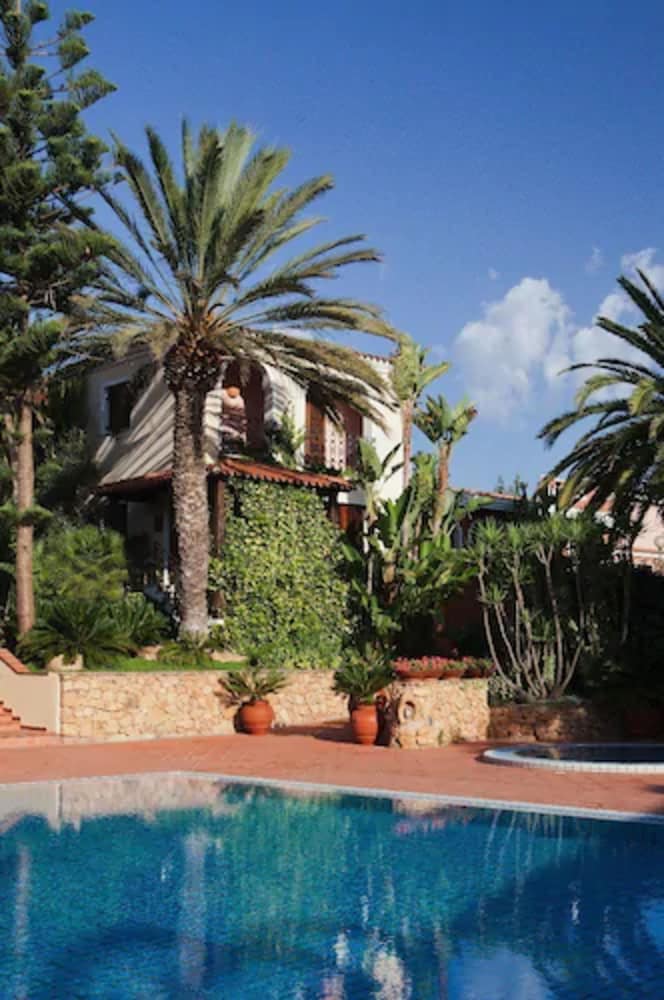 CALA GINEPRO RESORT AND SPA 40/50