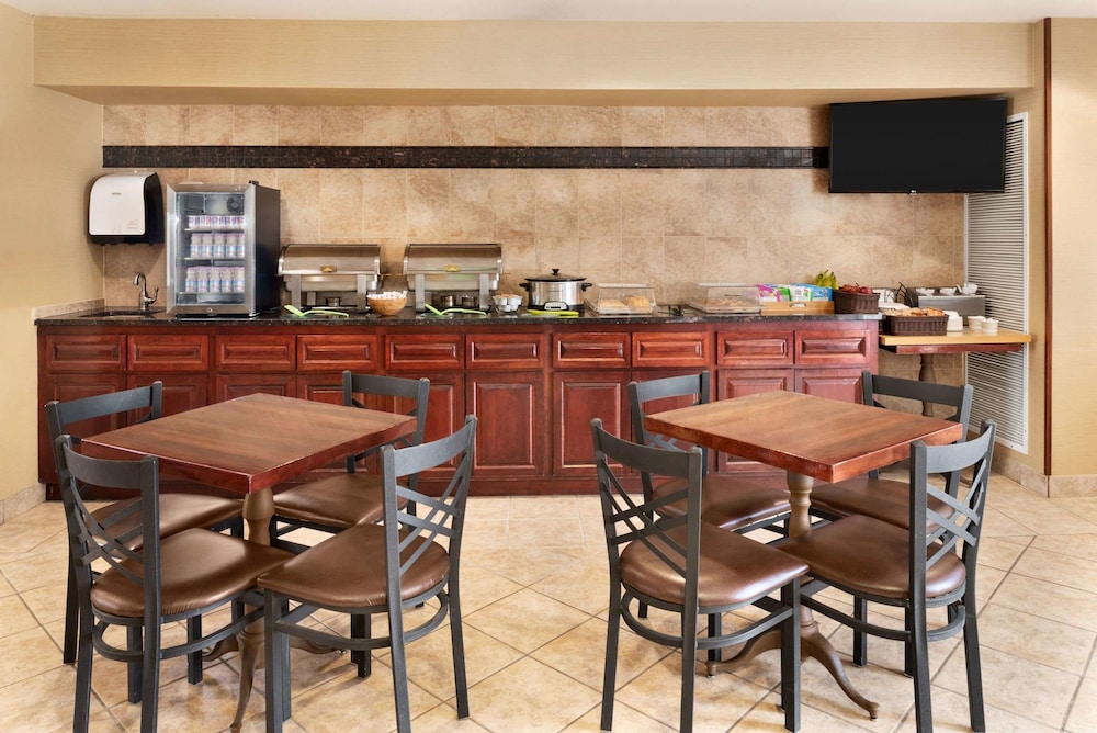 Hawthorn Extended Stay by Wyndham Oak Creek 13/20