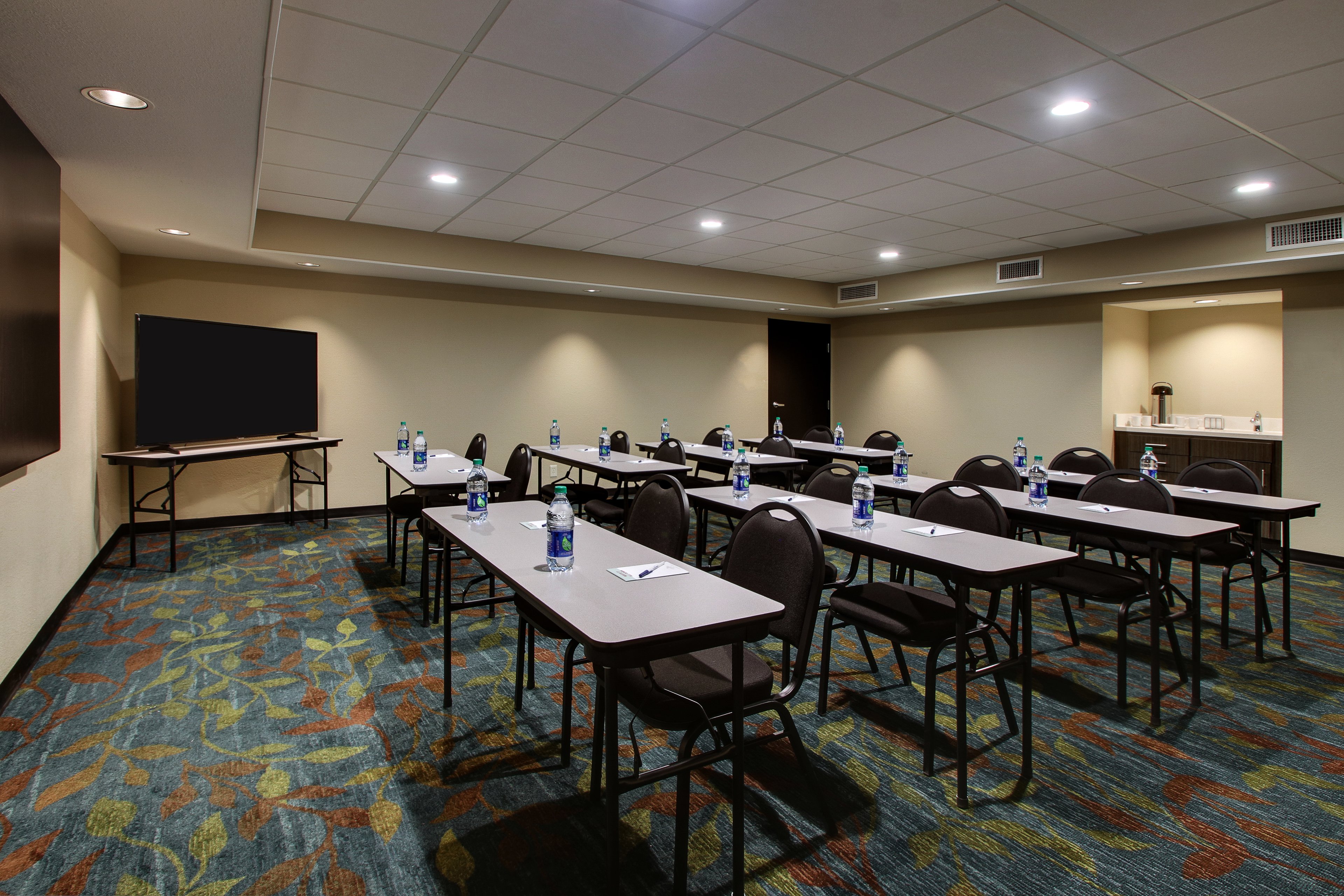 Candlewood Suites Wichita East An Ihg Hotel 14/16