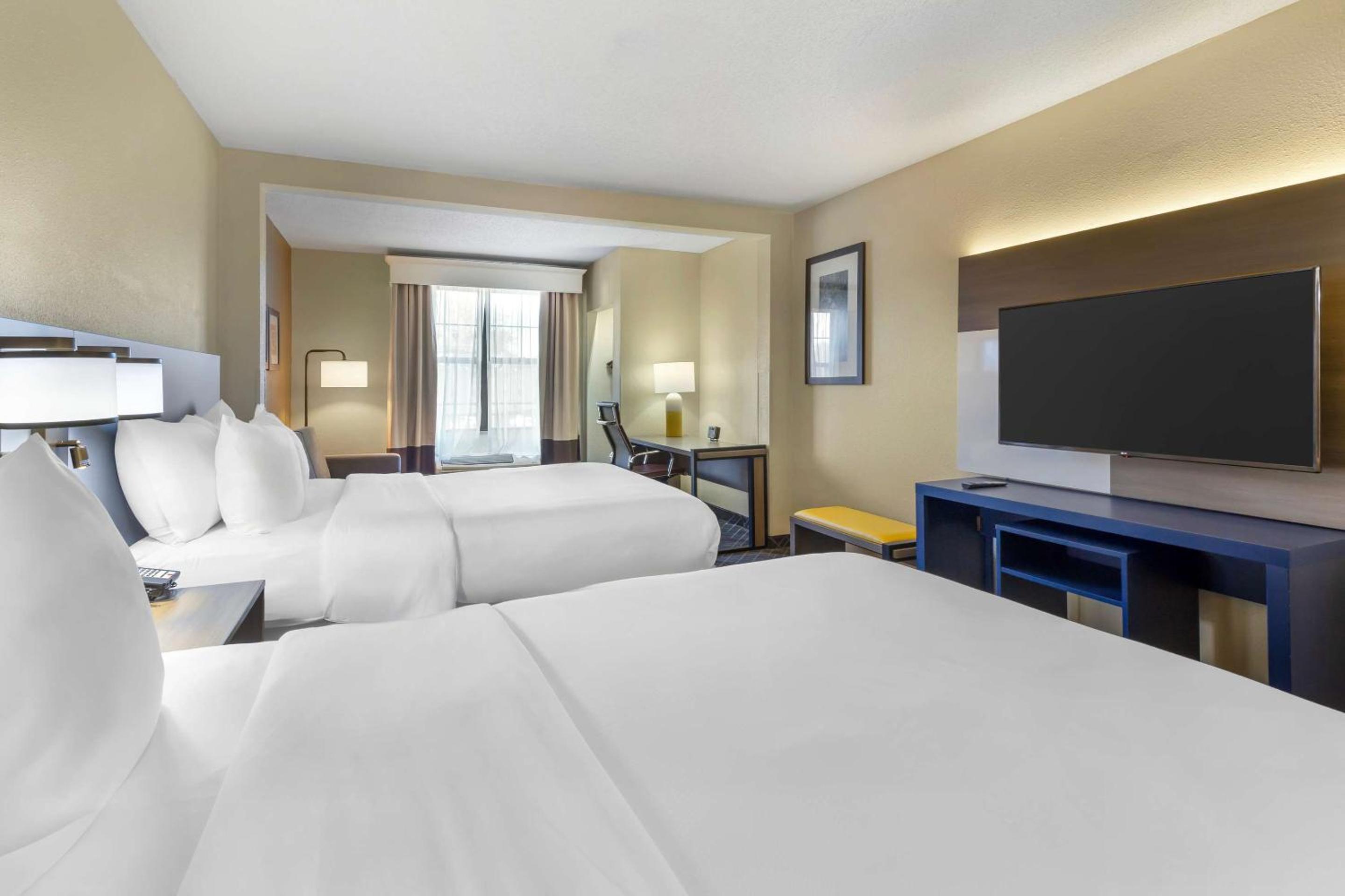 SUITE, 2 QUEEN BEDS