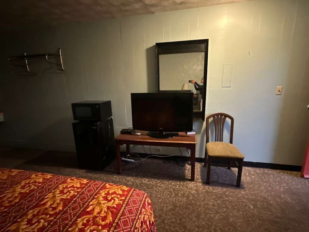 Gray Plaza Motel Benton Rend Lake I-57 32/39