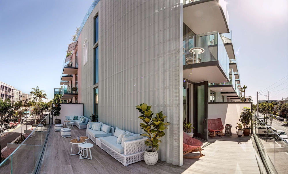 The Ray Hotel Delray Beach, Curio Collection by Hilton 18/62