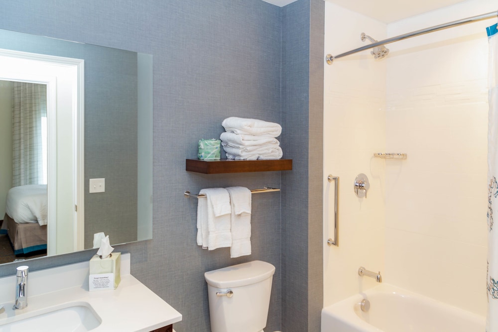 RESIDENCE INN CLEVELAND AVON AT THE EMERALD EVENT CENTER 6/53
