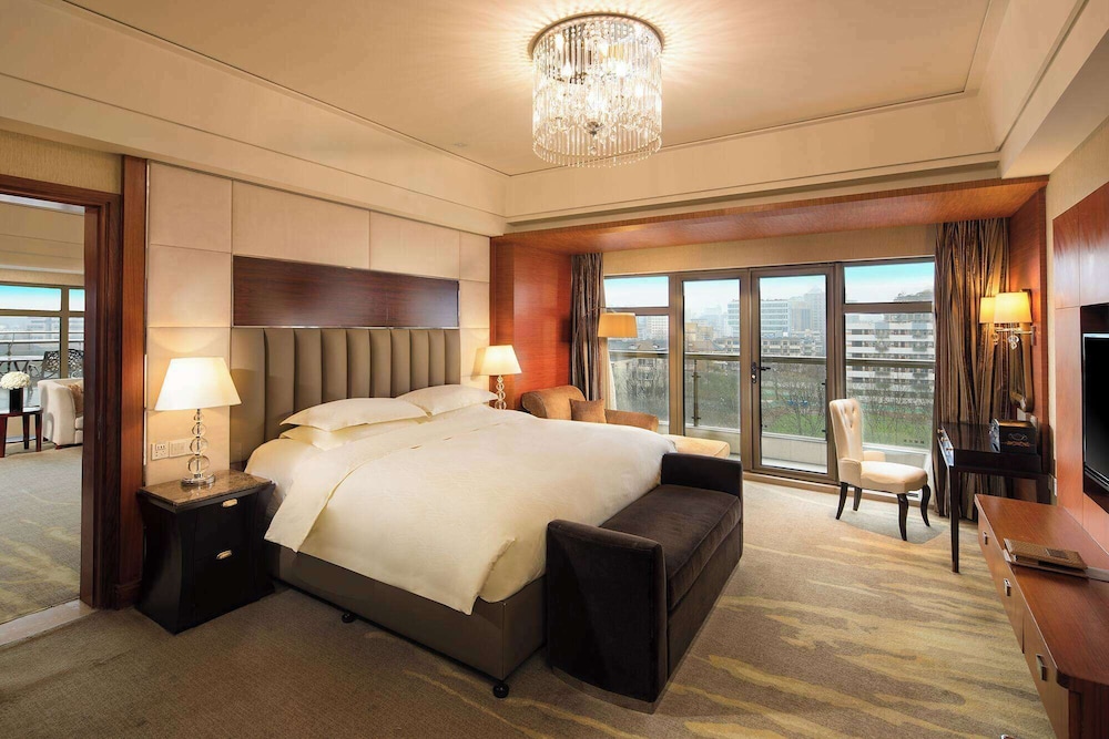 PREMIER, KING BED