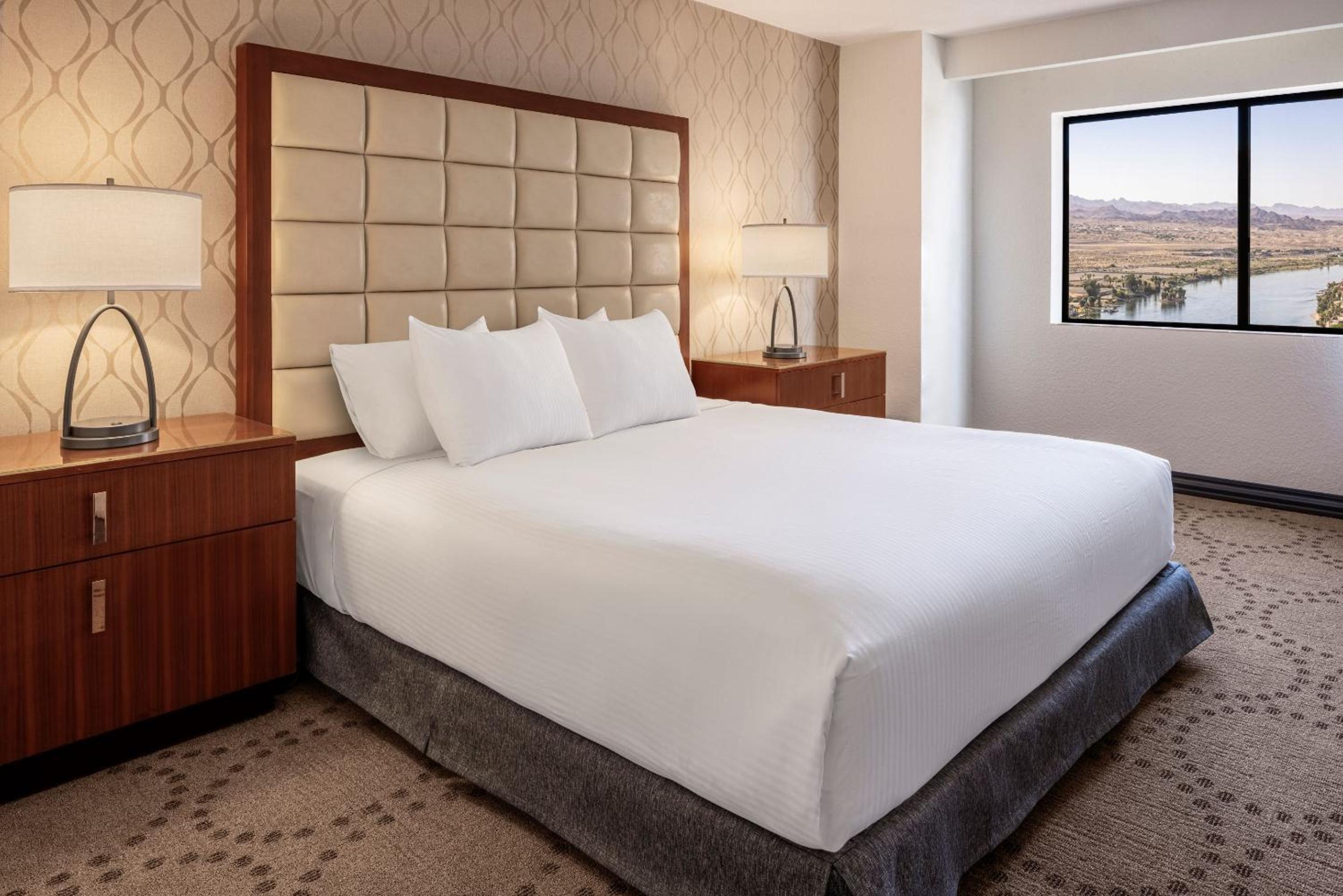 Luxury, King Bed, North Tower