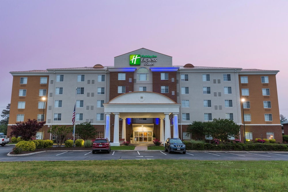 Holiday Inn Express Petersburg 4/70