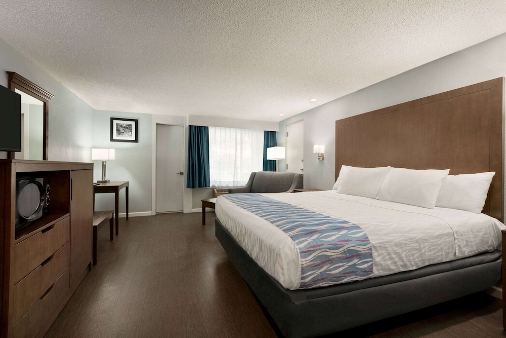 DELUXE, KING BED, RIVER VIEW, BALCONY