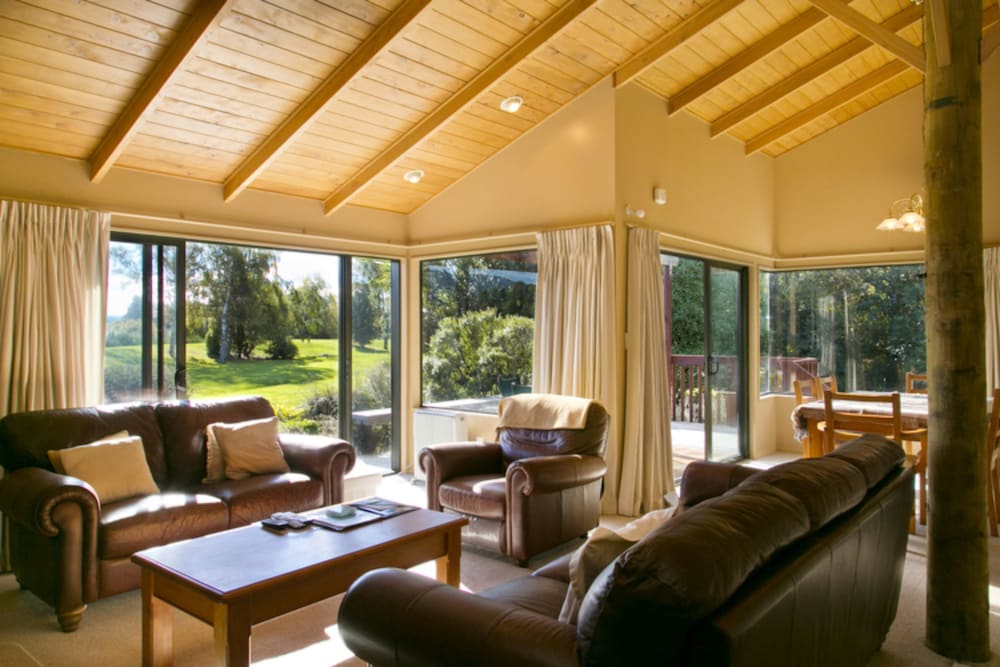 Tongariro Lodge 44/75