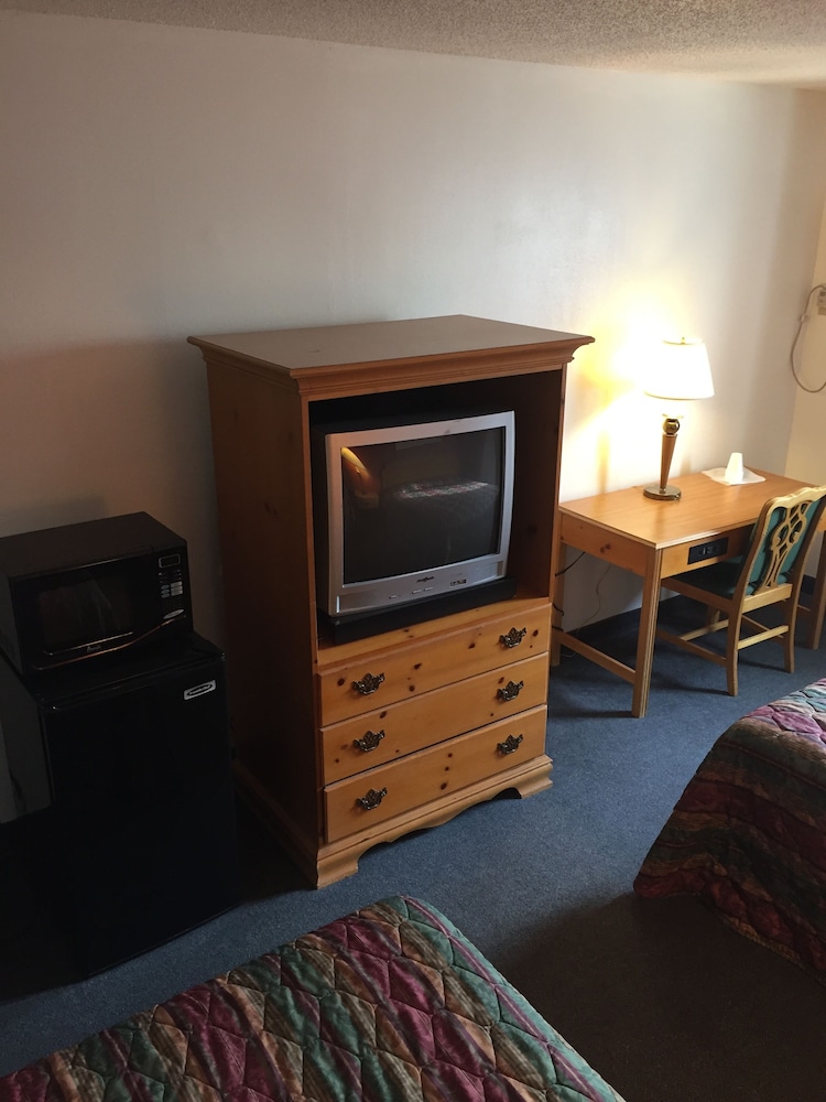 Luxury Inn &amp; Suites 13/26