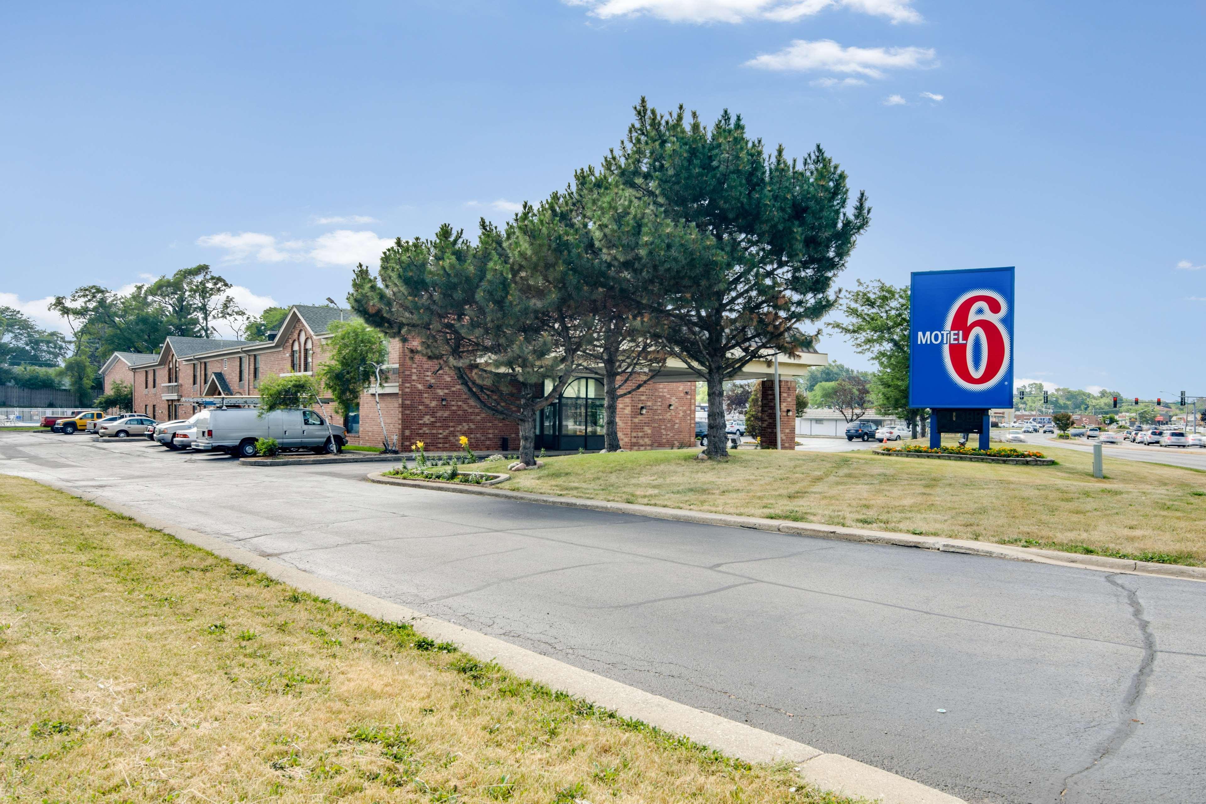 Motel6 Waukegan, IL 51/63