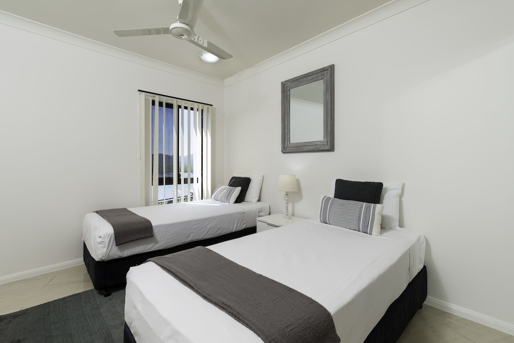 Jack Newell Holiday Apartments 14/74