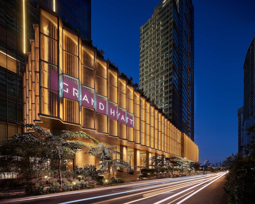 Grand Hyatt Manila 66/72