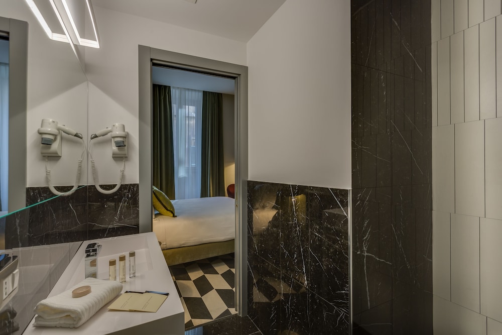 Otivm Hotel 30/63
