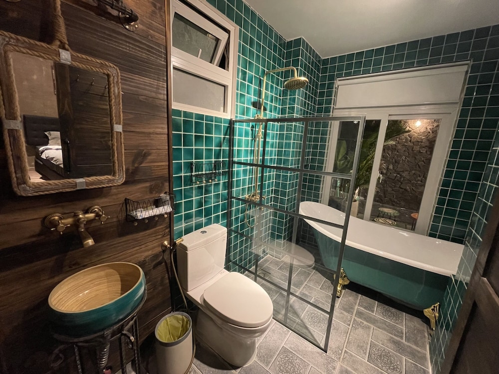 Lucas Inn 23/28