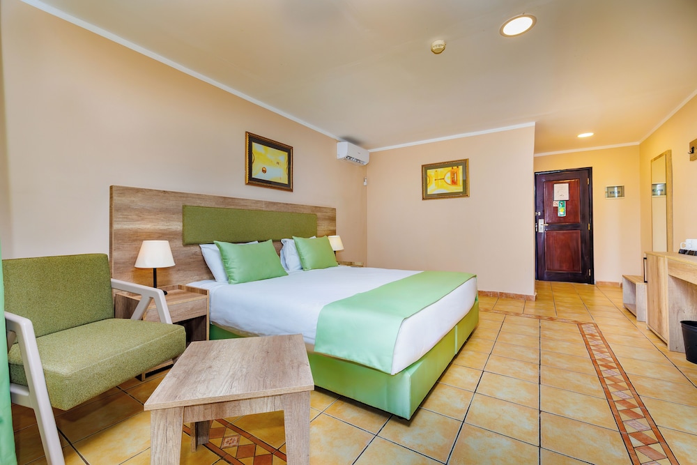 Ocean Bay Hotel and Resort 13/56