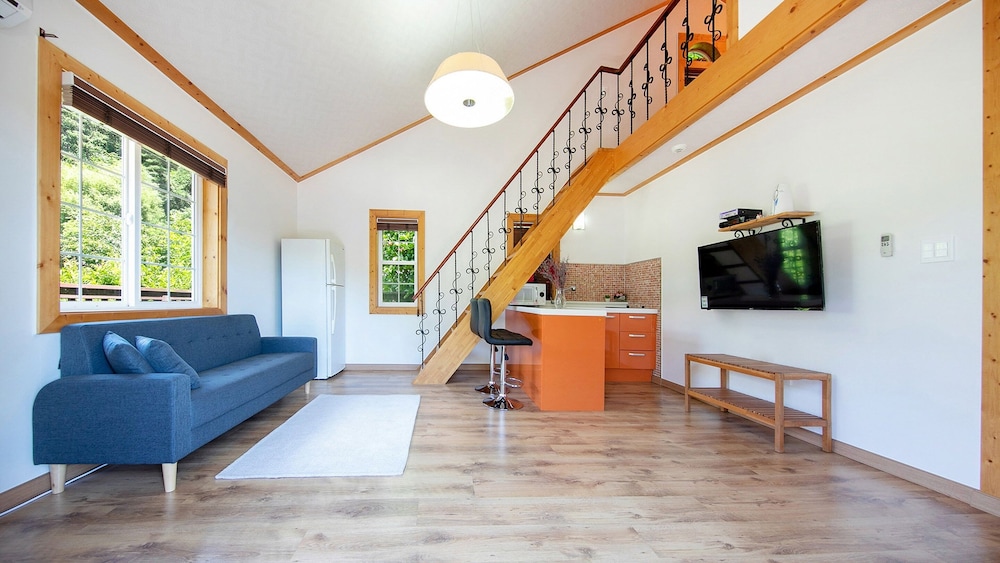 Hongcheon Lime Orange Pension 26/49