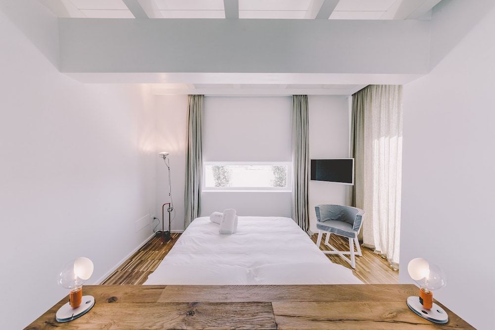 Suite 10 Home Design & Spa 11/69