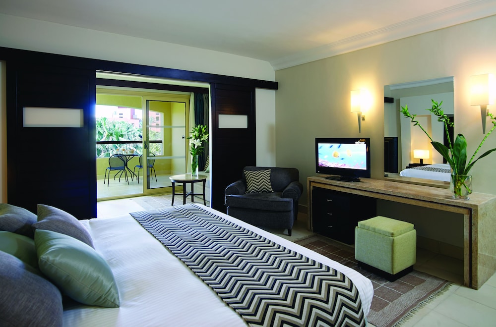 Coral Sea Holiday Resort And Aqua Park 16/77