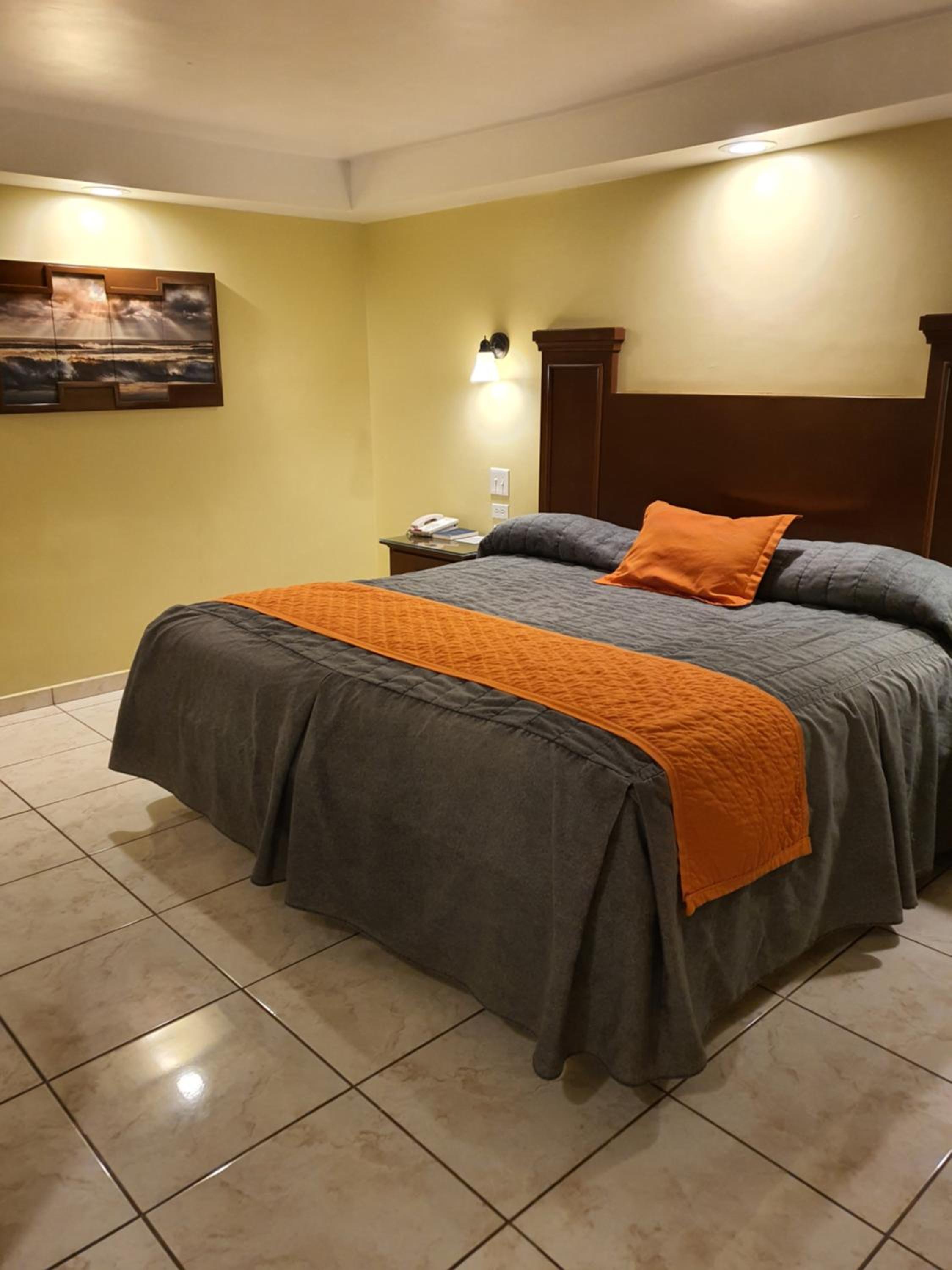 Deluxe, King Bed