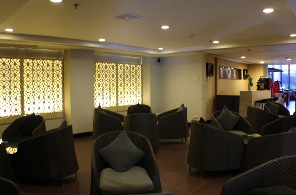 Hotel Santika Pandegiling 41/55