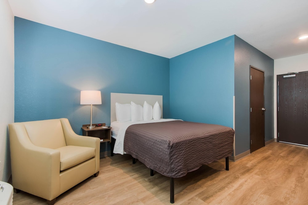 WoodSpring Suites Tamarac 17/50