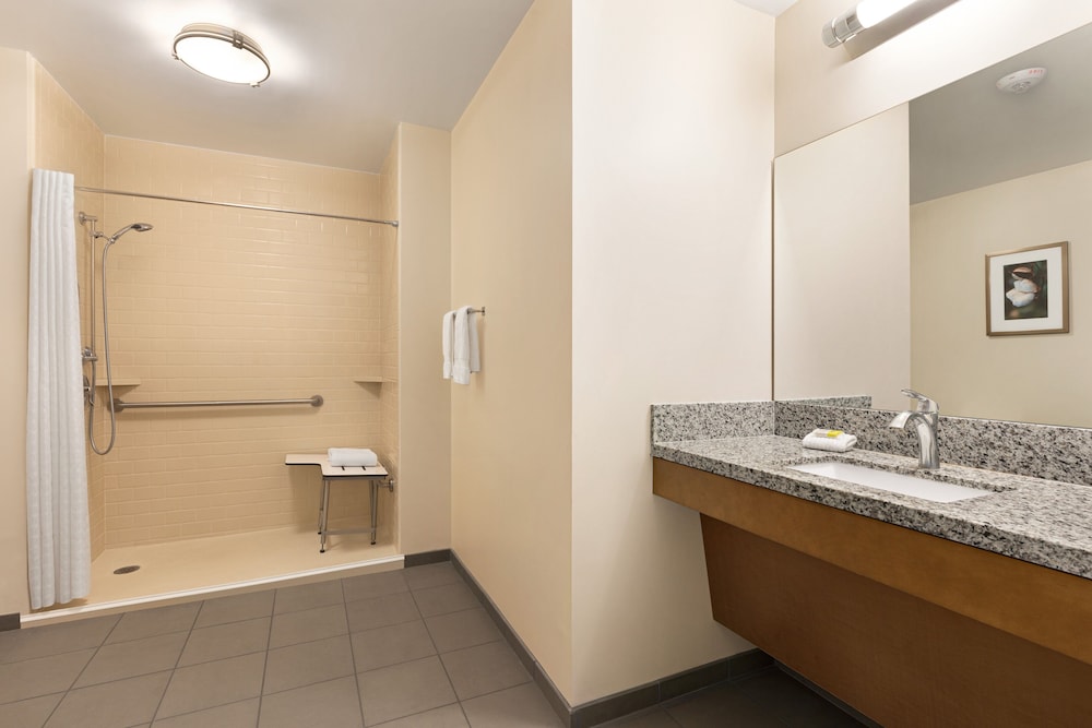 Candlewood Suites Safety Harbor 51/56
