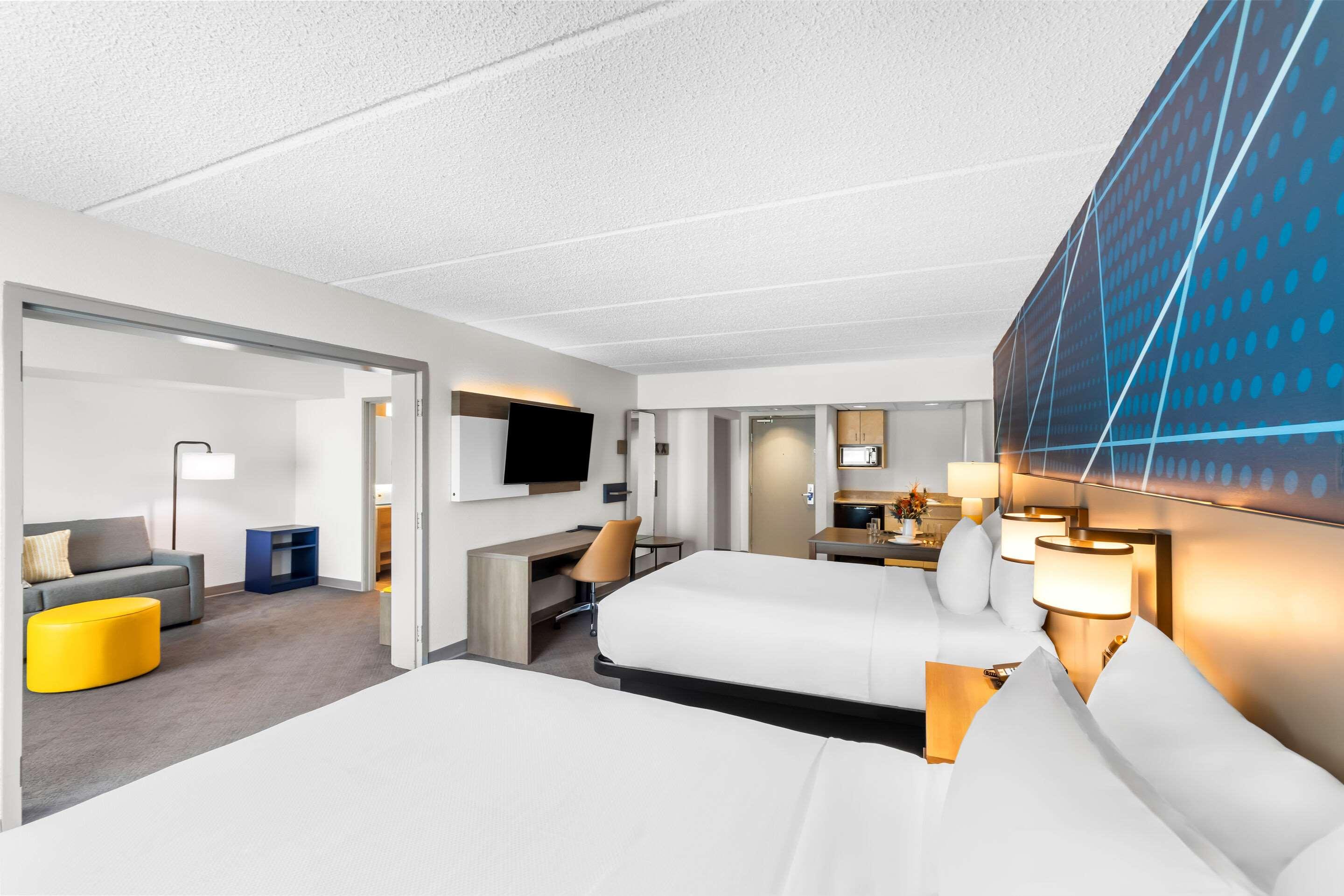 BUSINESS, SUITE, 2 QUEEN BEDS