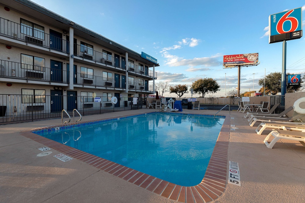 Motel6 San Antonio, TX - West SeaWorld 6/43