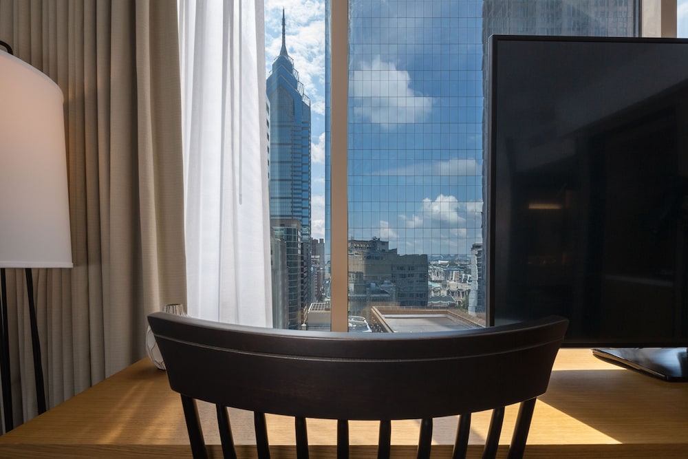The Windsor Suites 39/44
